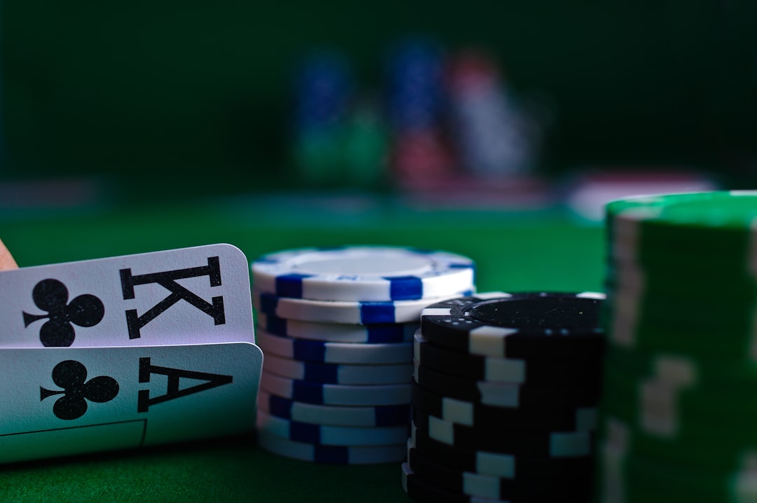 Online Poker: En omfattende guide til spillet, strategier og muligheter